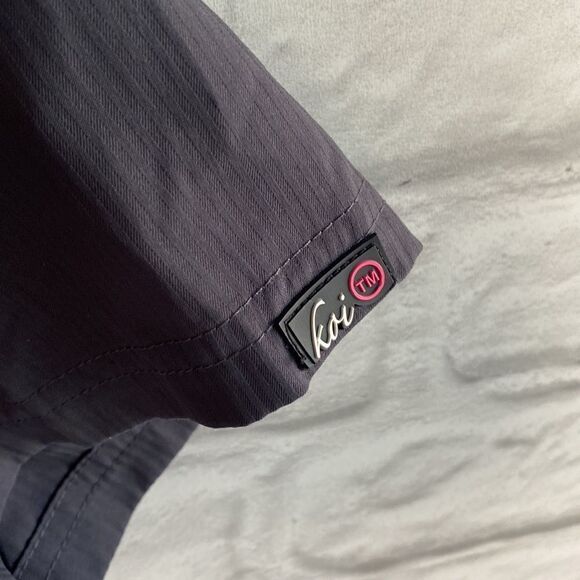 Scrub top for nurse - Picture 4 of 5